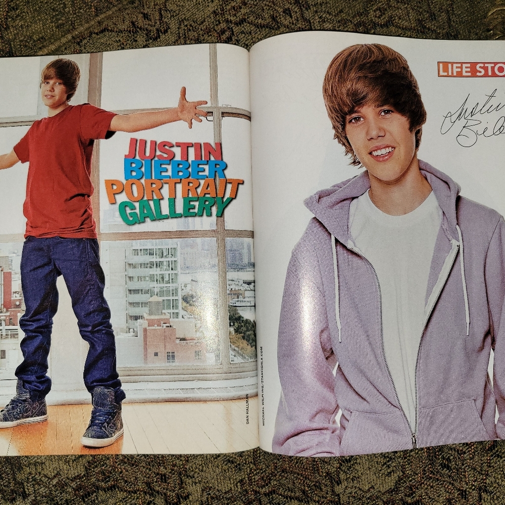 Justin Bieber Life Story-2 mags & 1 concert pictorial book (initialed by Justin) - Picture 14 of 14